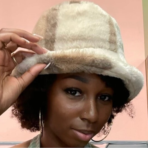 LADY BAE Faux Fur Bucket Hat With Lining - Picture 4 of 6
